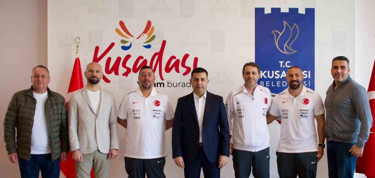 Başkan Günel, Plaj Futbolu Milli Takımı’nın Teknik ve İdari Kadrosunu Ağırladı