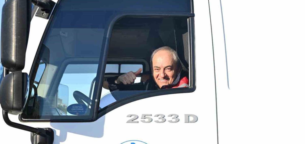 Başkan Kocagöz İşçi Elbisesini Giydi, İş Makinesinin Başına Geçti