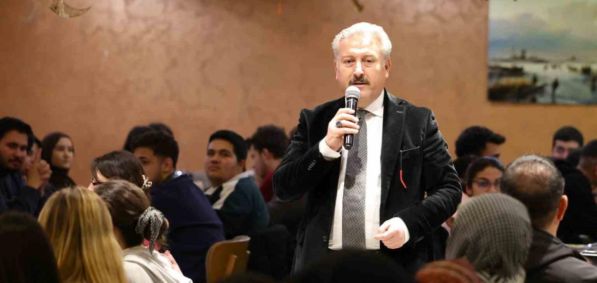 Başkan Palancıoğlu, Gençlerle İftar Sofrasında Buluştu