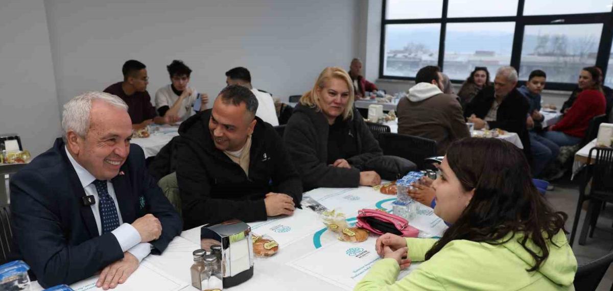 Başkan Şadi Özdemir, Vatandaşlarla İftarda Buluştu