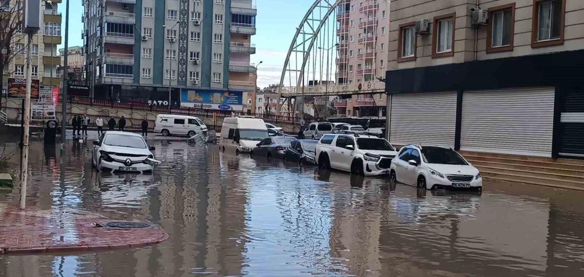 Batman’da Sağanak Yağış Hayatı Durma Noktasına Getirdi