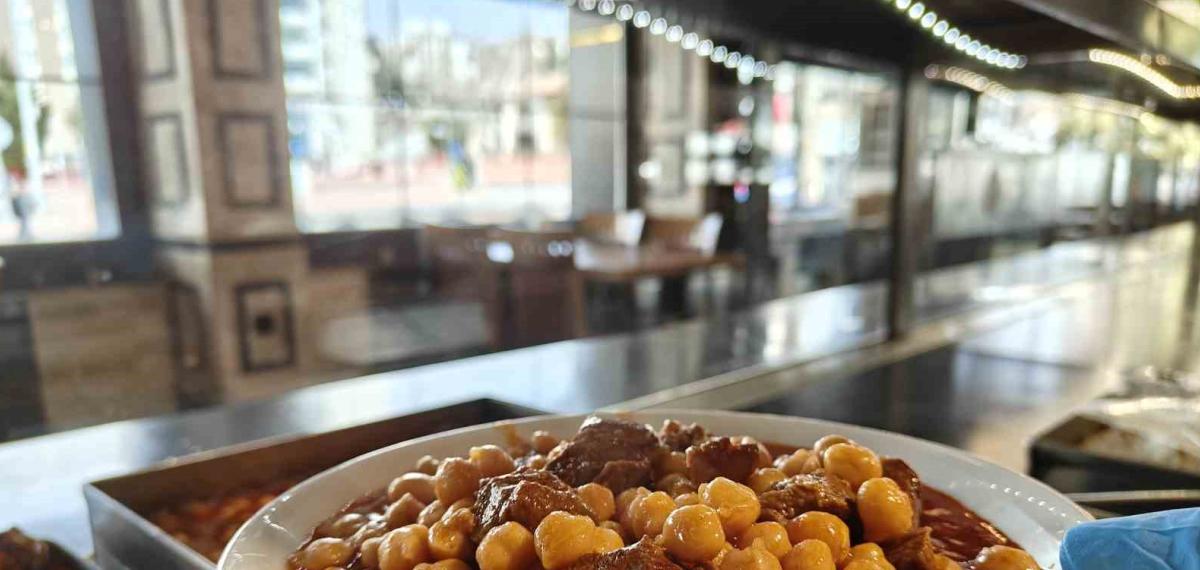 Bayram Sofrasının Geleneksel Lezzeti: Etli Nohut Yahnisi