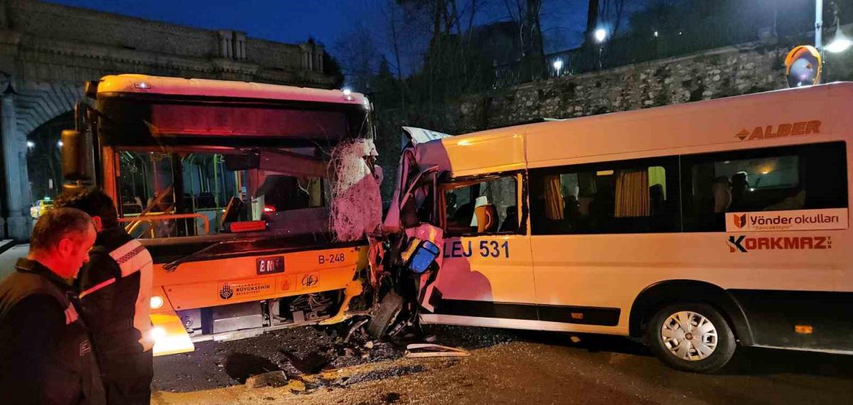 Beşiktaş’ta Servis Minibüsüyle İETT Otobüsü Kafa Kafaya Çarpıştı: 2 Yaralı