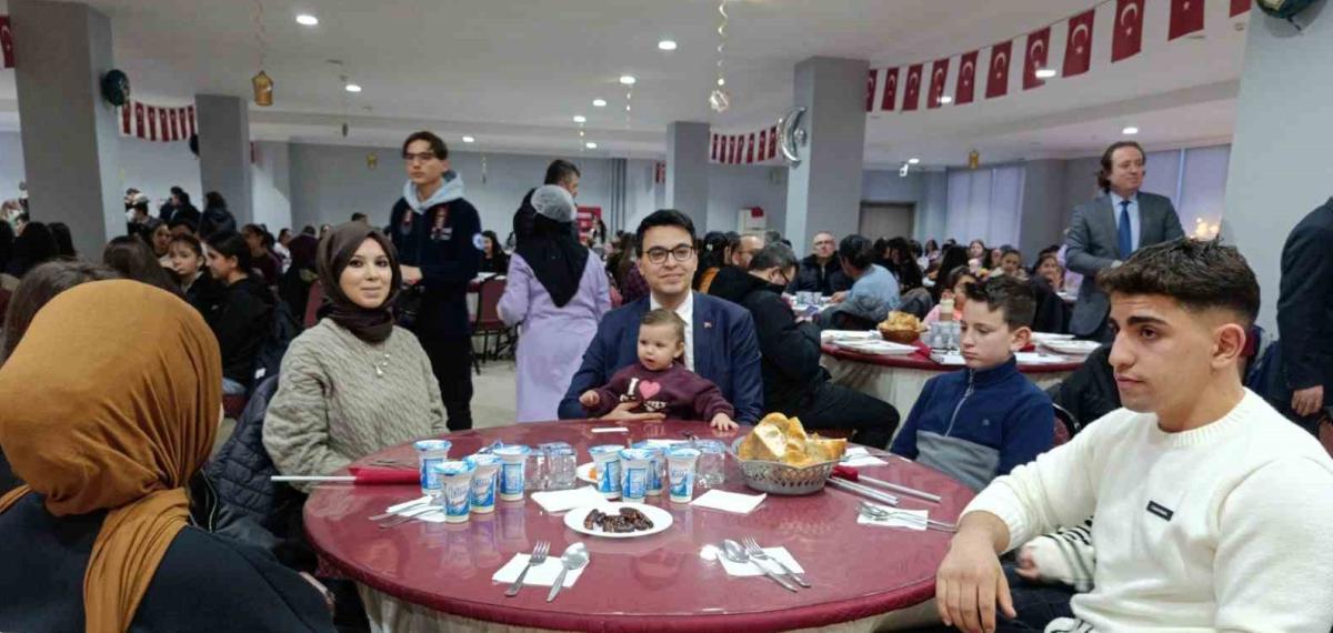 Bilecik’te 400 Öğrenciyle Dayanışma Sofrası Kuruldu