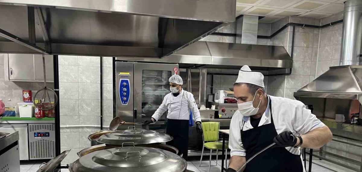 Bingöl’de Her Gün 2 Bin 500 Kişilik İftar Yemeği