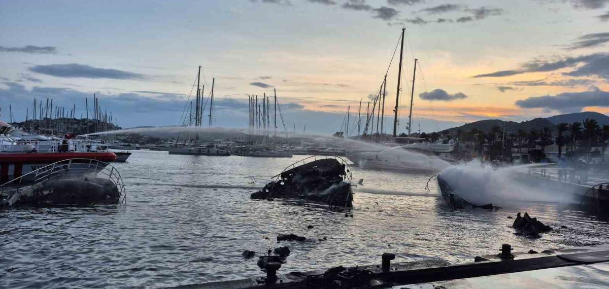 Bodrum’da 7 Motoryat Yanarak Battı