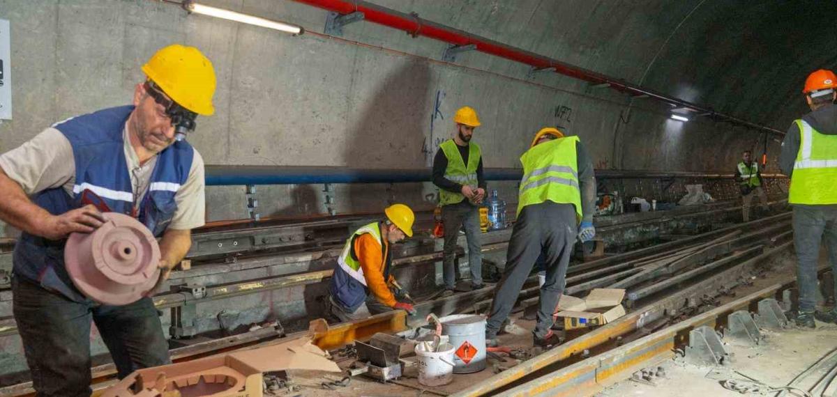 Bornova’da Metro Hattında Raylar Yenileniyor