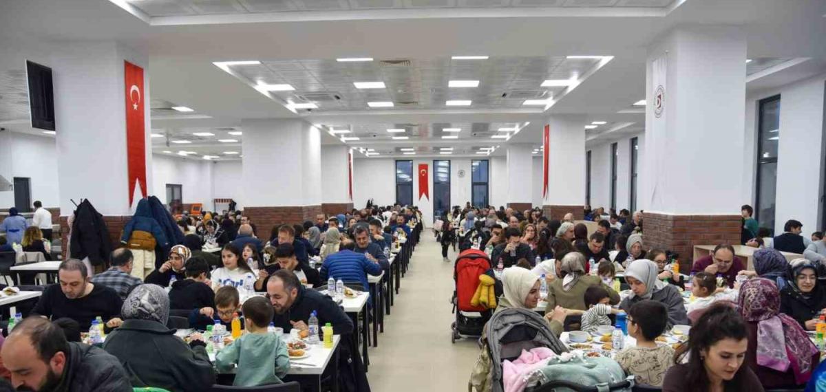 Bşeü Personeli İftar Yemeğinde Bir Araya Geldi