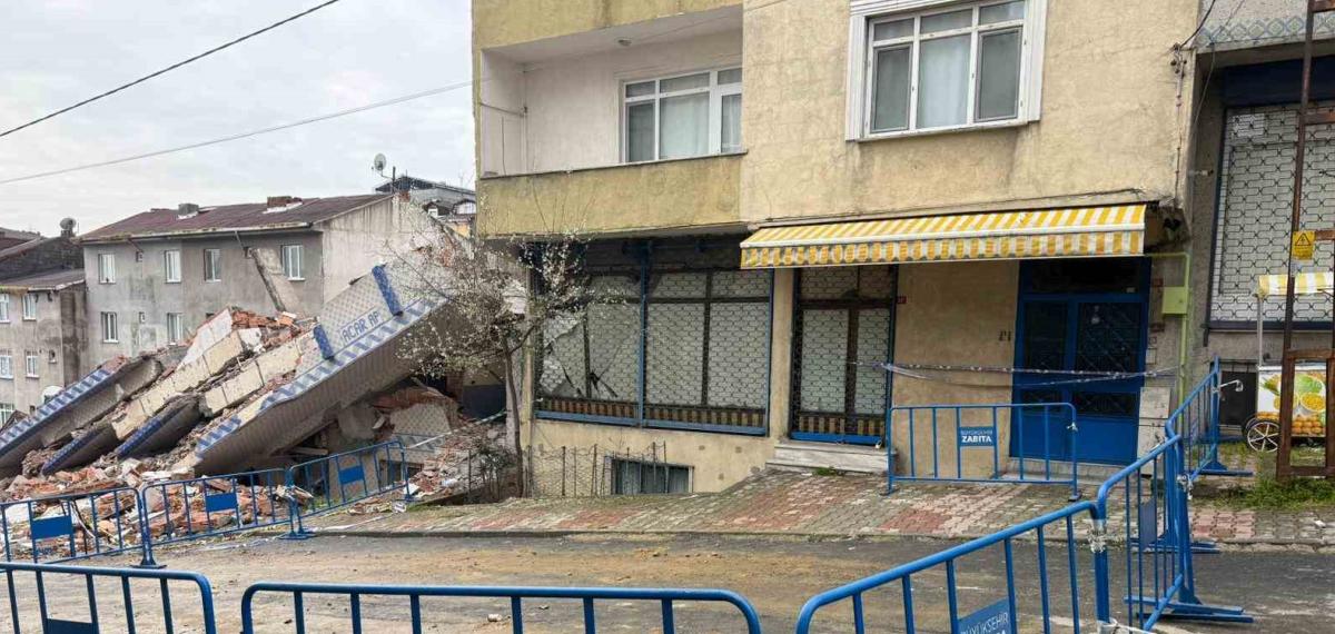 “Bu İşin Ustasıyız” Diyen İBB Ekibinin Tehlikeli Yıkımı Kamerada: 5 Katlı Bina Yerle Bir Oldu, Yan Binanın Kolonu Zarar Gördü