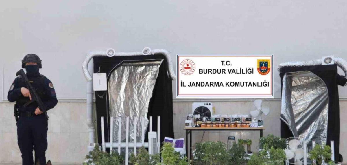 Burdur’da Evi Uyuşturucu İmalathanesine Çeviren Şüpheli Tutuklandı