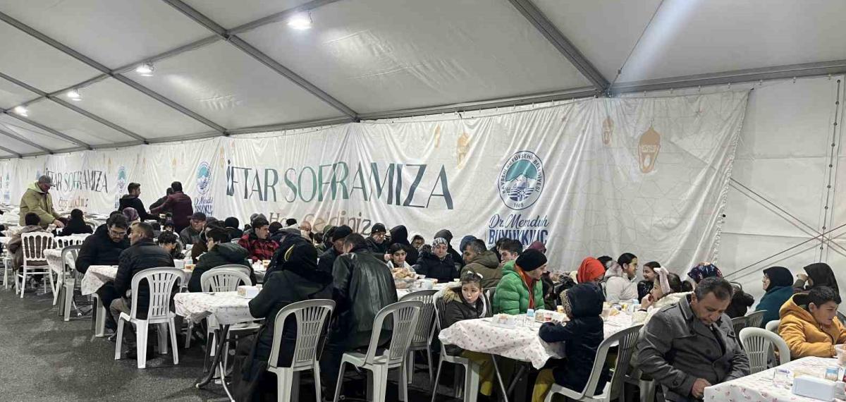 Büyükşehirin İftar Sofraları Gönüllere Dokunuyor