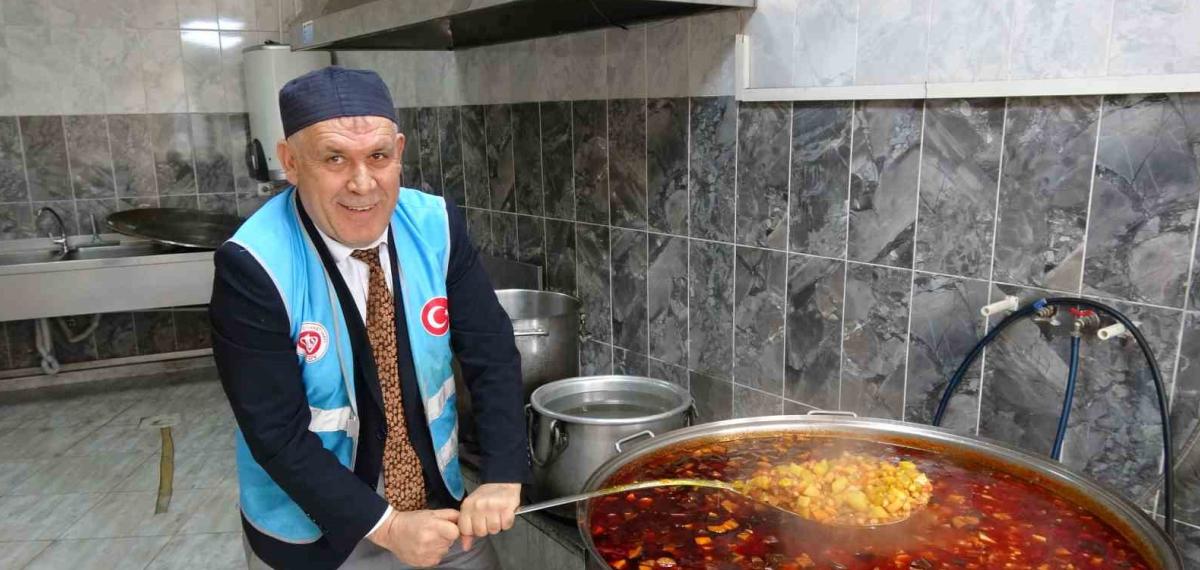 Cami Cemaatinin Dayanışmasıyla Günlük Bin 500 Kişiye İftar Veriliyor