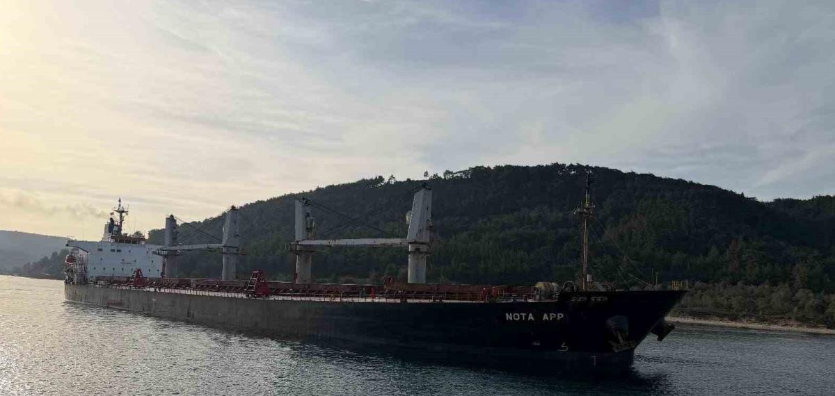 Çanakkale Boğazı’nda Makina Arızası Nedeniyle Karaya Oturan Gemi Kurtarıldı