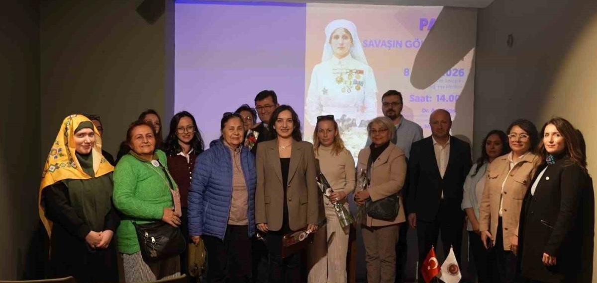 Çanakkale’de “Savaşın Gölgesinde Kadın” Paneli Düzenlendi