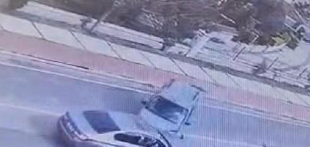 Çeşme’de Kaza Yapan Sürücüye Yumruklu Saldırı Kamerada