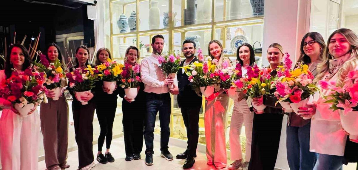 Çiçekler Kadınların Elinde Sanat Eserine Dönüştü