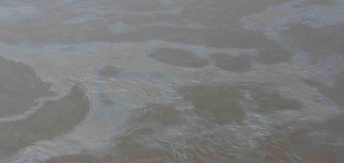 Cizre’de Boru Hattındaki Sızıntı Nedeniyle Petrol Dicle Nehrine Karıştı, Ekipler Arızayı Giderdi
