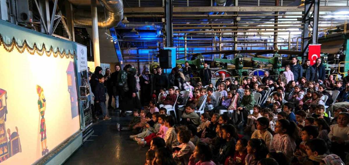 Çocuklar Geleneksel Gölge Gösterisi ile Eğlenceli Anlar Yaşadı