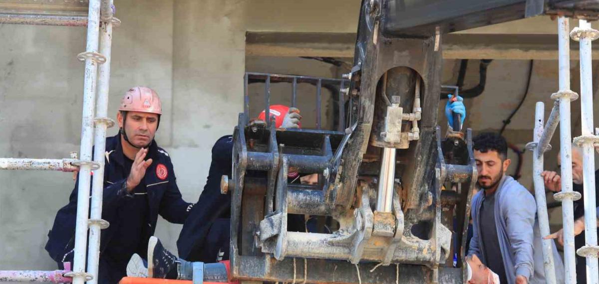 Demir İskeleden Düşen İnşaat İşçisi Yaralandı