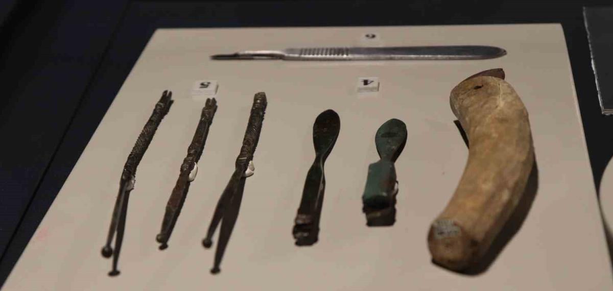 Denizli’de Antik Tıp Aletleri Sergisi Yoğun İlgi Gördü