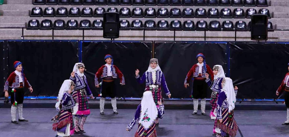 Denizli’de Halk Oyunları Şöleninde Finalistler Belli Oldu