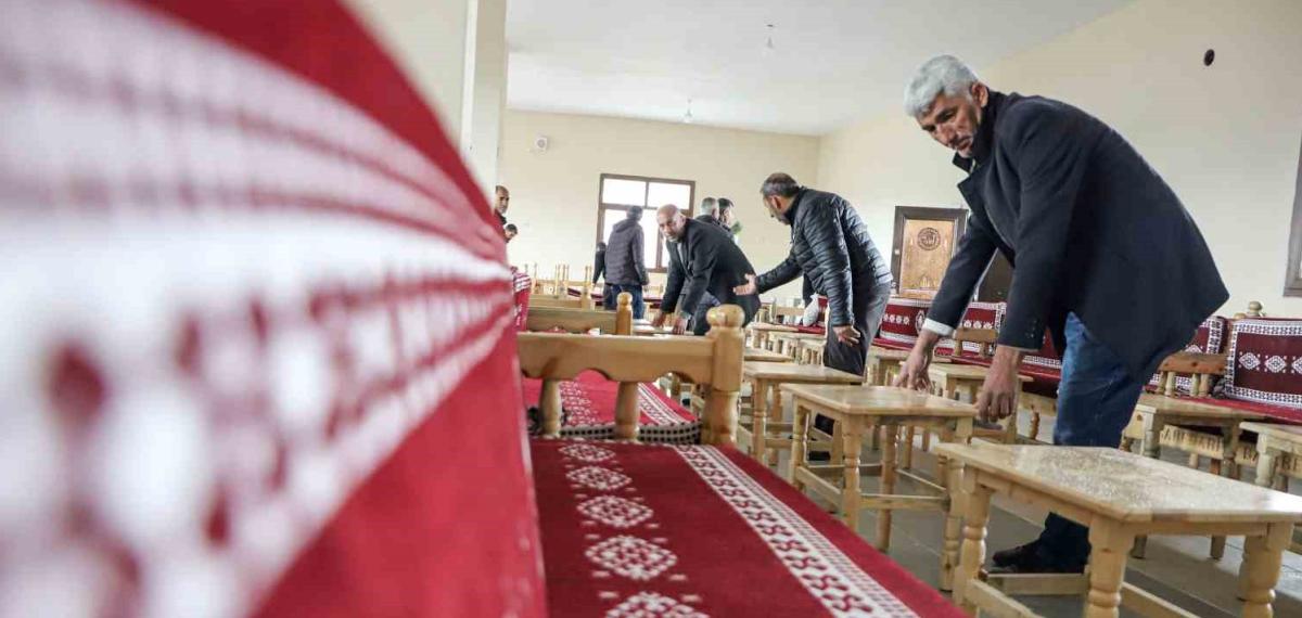 Diyarbakır’da Taziye Evlerine 732 Sedir ve Bin 464 Sehpa Ücretsiz Dağıtıldı