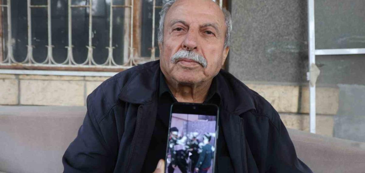 ’Dua Etsinler Yeter’ Diyen Yaşlı Adam Emekli Maaşını Mahalleliye Dağıtıyor