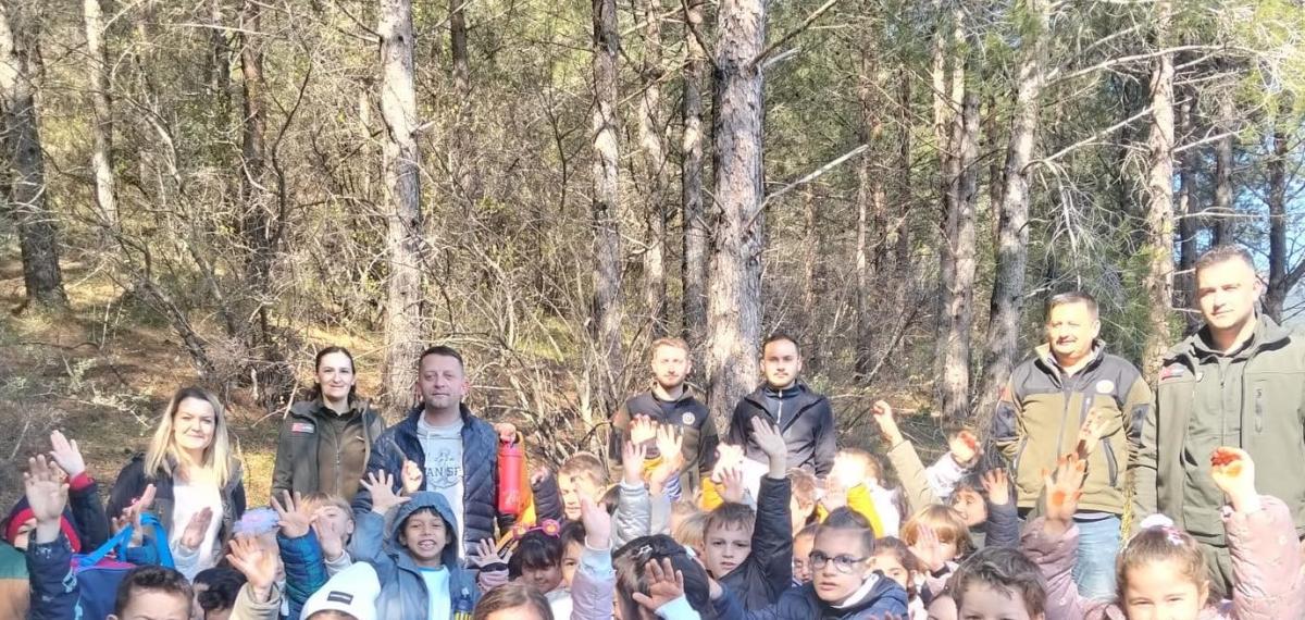 Edremitli Öğrenciler Kazdağları Bal Ormanına Fidan Dikti