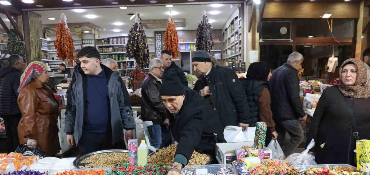 Elazığ’da Bayram Şekerleri Tezgahlardaki Yerini Aldı