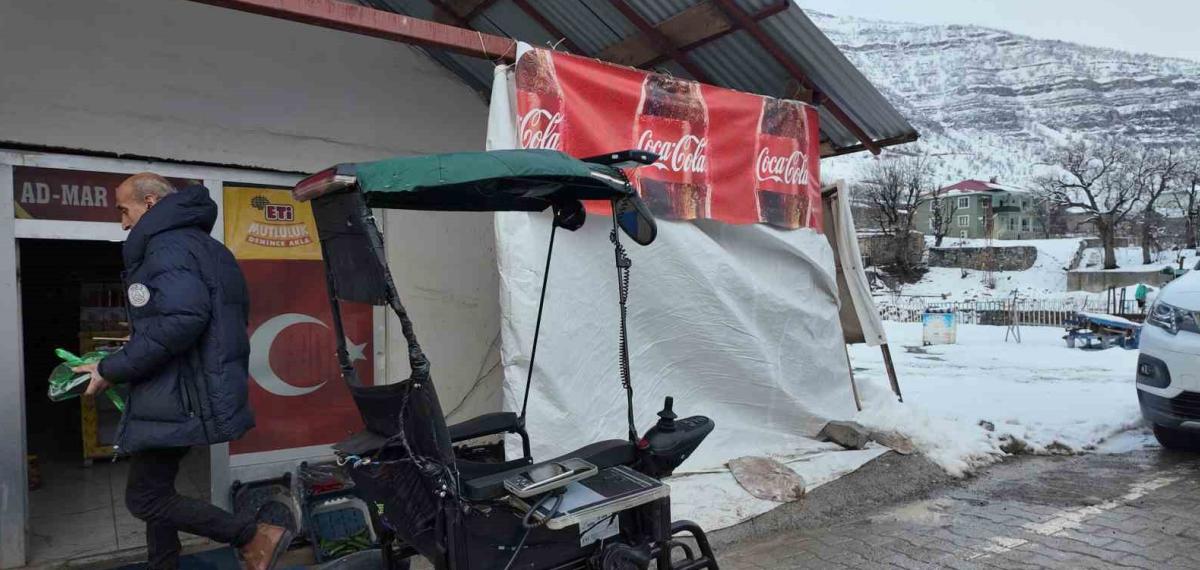 Engelli Çocuğu İçin Akülü Sandalyeyi Arabaya Çevirdi