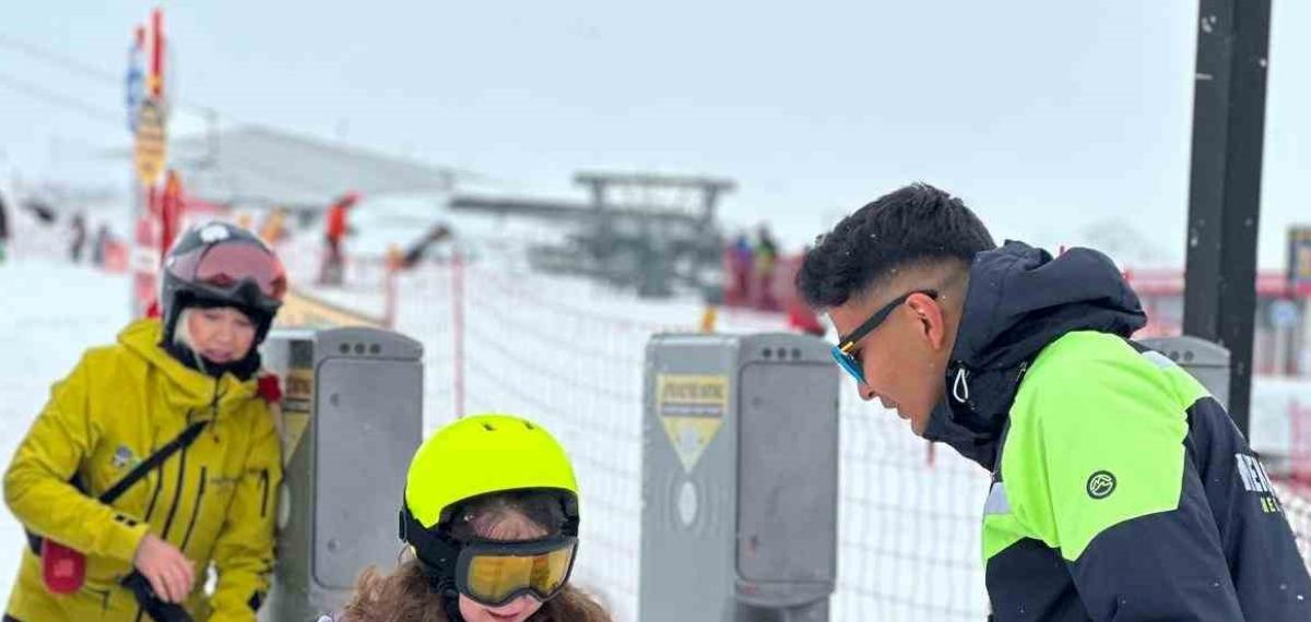 Erciyes’te Kayak Tutkunlarına Bayram Şekeri İkram Edildi