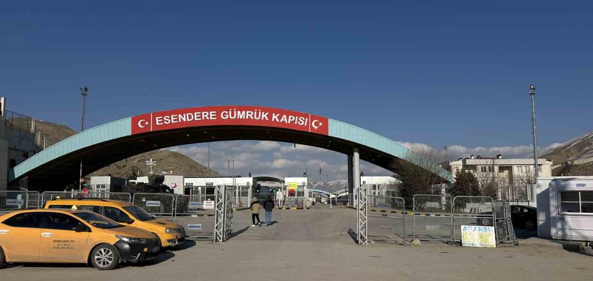 Esendere Sınır Kapısı’nda Sessiz Bekleyiş