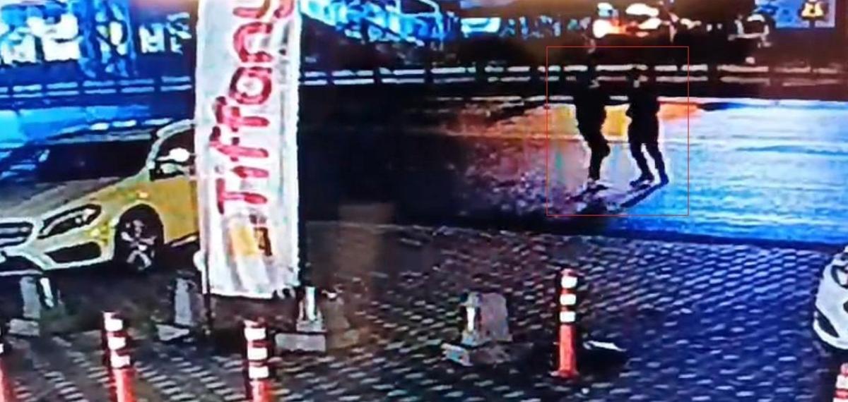 Eşiyle Yürüdüğü Sırada Tanımadığı Kişi Tarafından Bıçaklandı