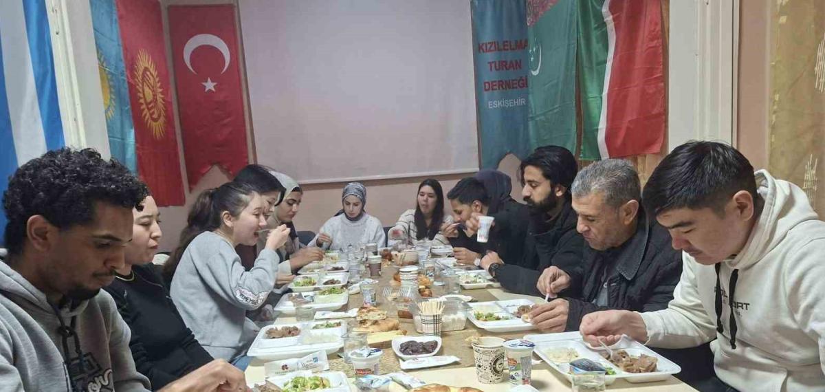 Eskişehir’deki Üniversitelerde Okuyan Türk Dünyası Öğrencileri İftar Programında Buluştu
