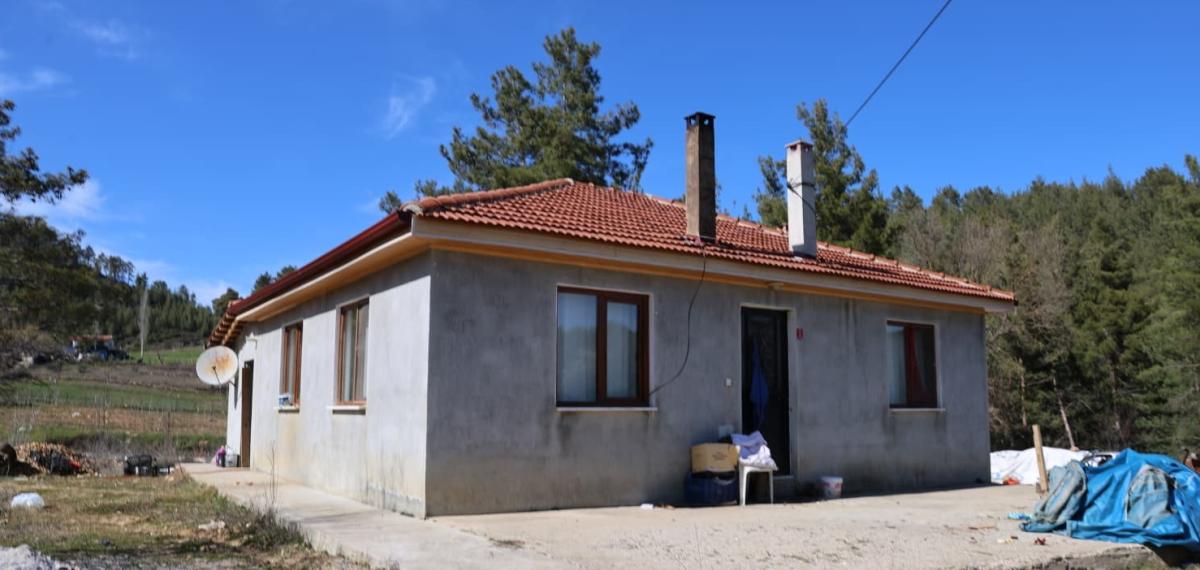 Eşlerin Ölümle Biten Bıçaklı Kavgasının Ardından Olayın Yaşandığı Ev Sessizliğe Büründü