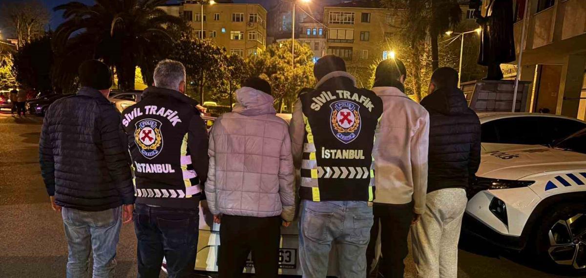 Eyüpsultan’da “Yol Verme” Kavgasında Birbirlerine Girdiler: 4 Kişiye Toplamda 726 Bin Lira Para Cezası Kesildi