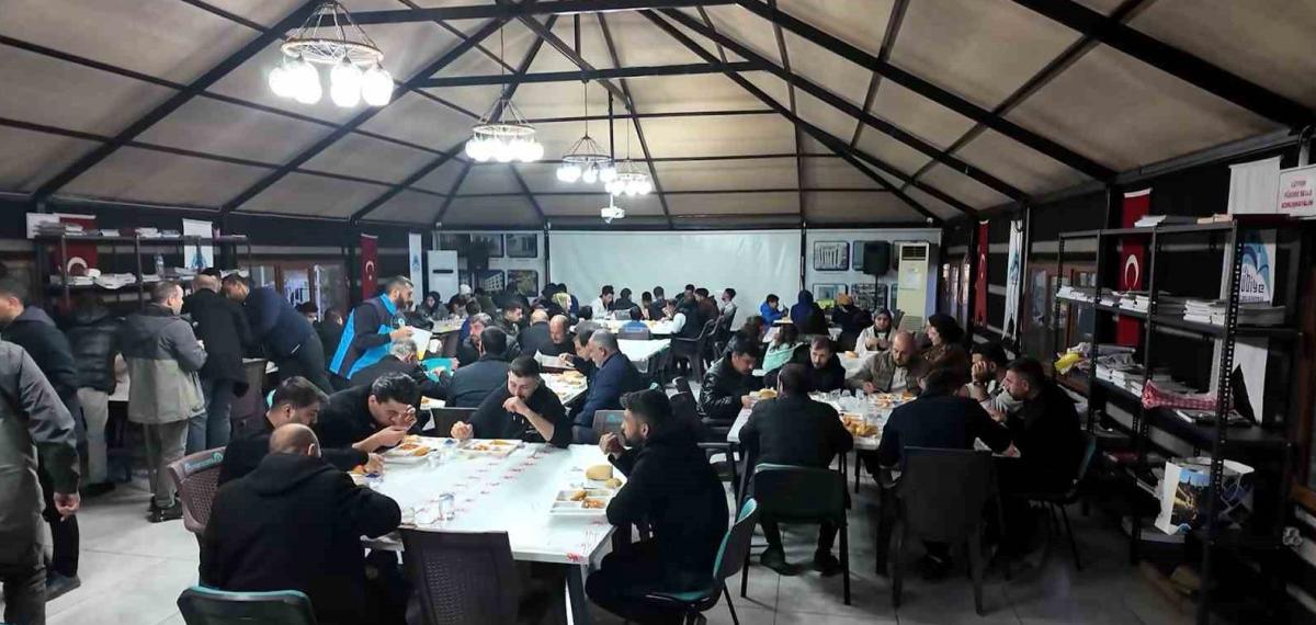 Eyyübiyeliler Aynı Sofrada, Aynı Duada Buluştu