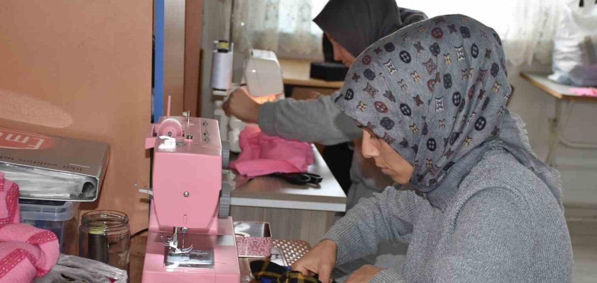 Fedakar Annelerin Hayatlarına Dokunan Kurs: Hem Öğreniyorlar Hem Sosyalleşiyorlar