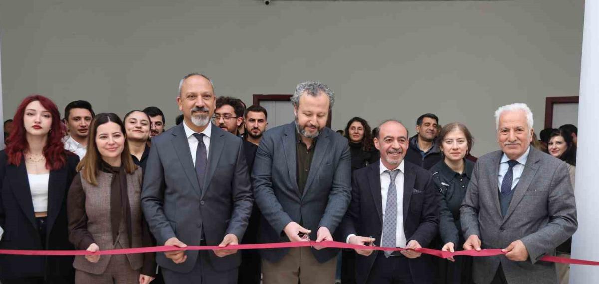 Fırat Üniversitesi’nde 6 Şubat Depremi, Sergi ve Konferansla Ele Alındı