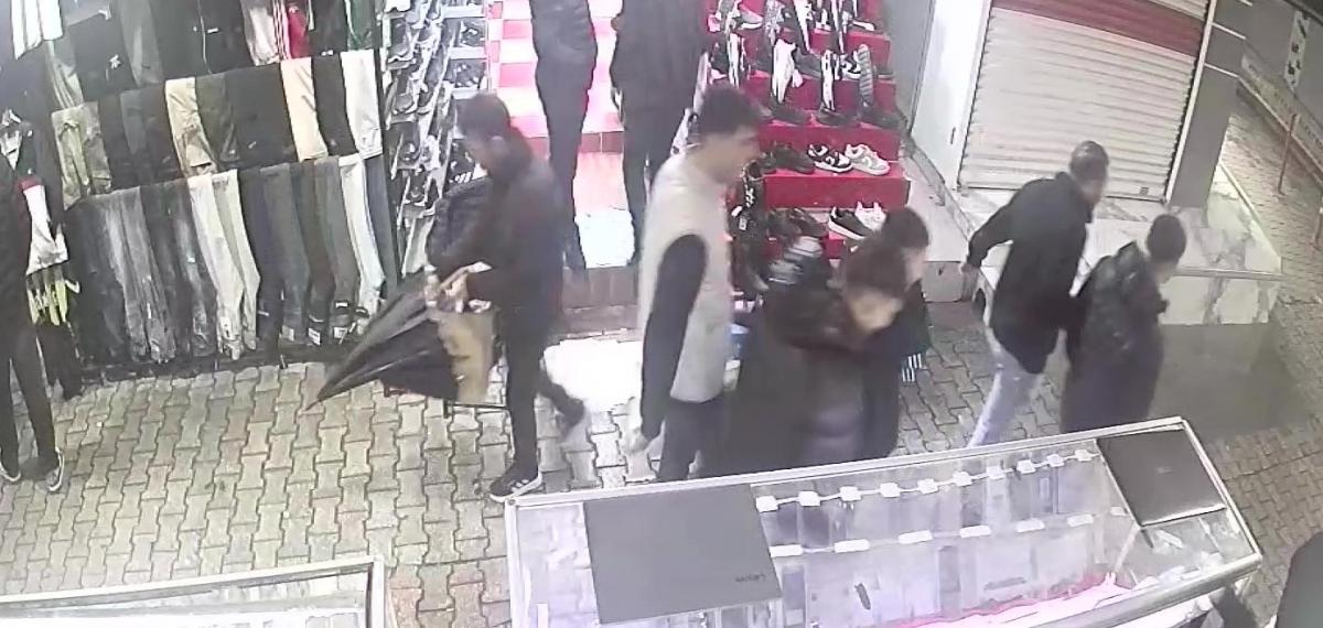 Fiyat Sorma Bahanesiyle Girdi Cep Telefonu Çaldı: “Hoşuma Gitti” Savunması Yaptı