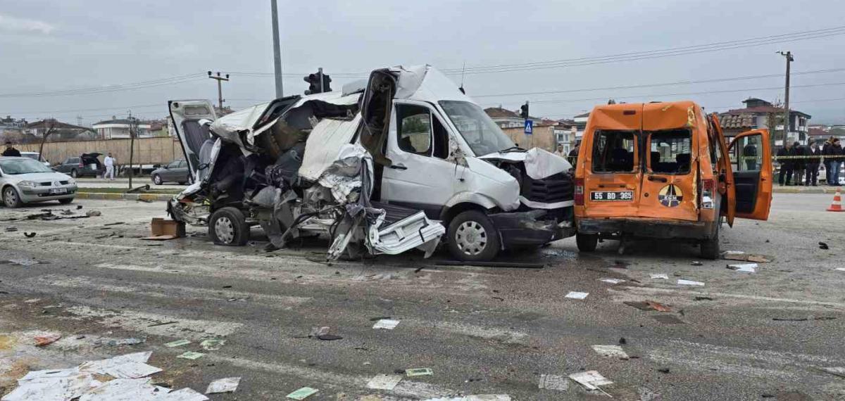 Freni Patlayan Tır Dehşet Saçtı: Öğrenci Servisi Dahil 7 Araç Birbirine Girdi, 18 Yaralı