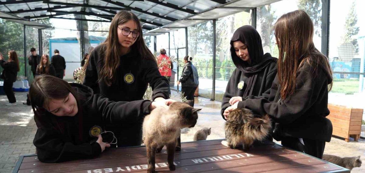 Gençerlerden Patili Canlara Ziyaret
