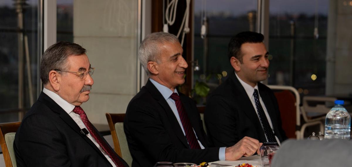 Gölbaşı İlçe Erkanı İftarda Bir Araya Geldi