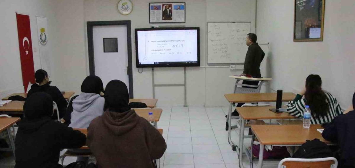 Haliliye’de Gençler Geleceğe Eğitimle Hazırlanıyor