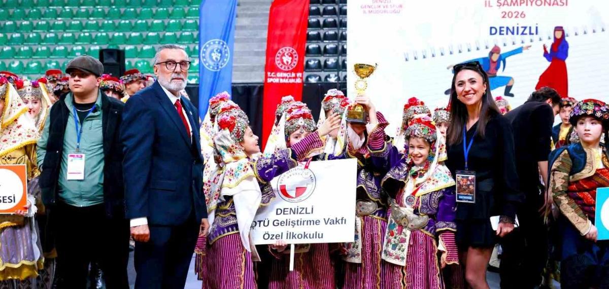 Halk Oyunlarında Okullar Sahne Aldı