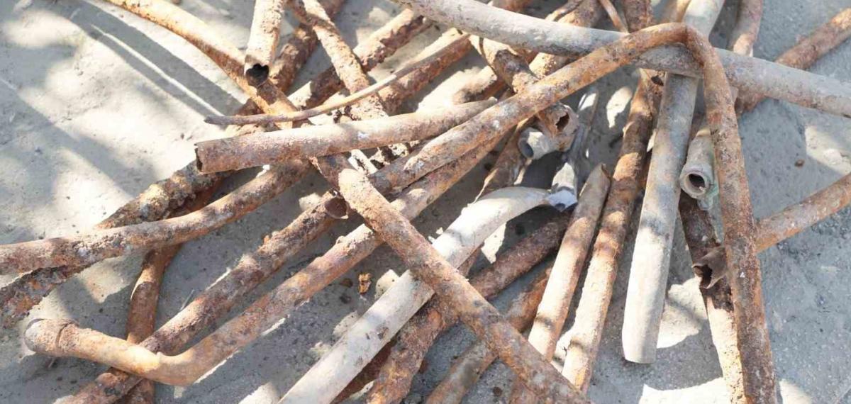 Hatay Büyükşehir Belediyesi, Dörtyol’da Pastan Tanınmaz Hale Gelen İçme Suyu Şebeke Hattını Yeniliyor