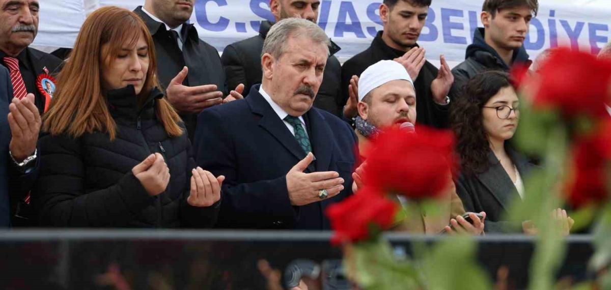 Helikopterin Düşmesi Sonucu BBP Genel Başkanı Muhsin Yazıcıoğlu ile Birlikte Hayatını Kaybeden İsmail Güneş ve 4 Kişi Mezarları Başında Anıldı