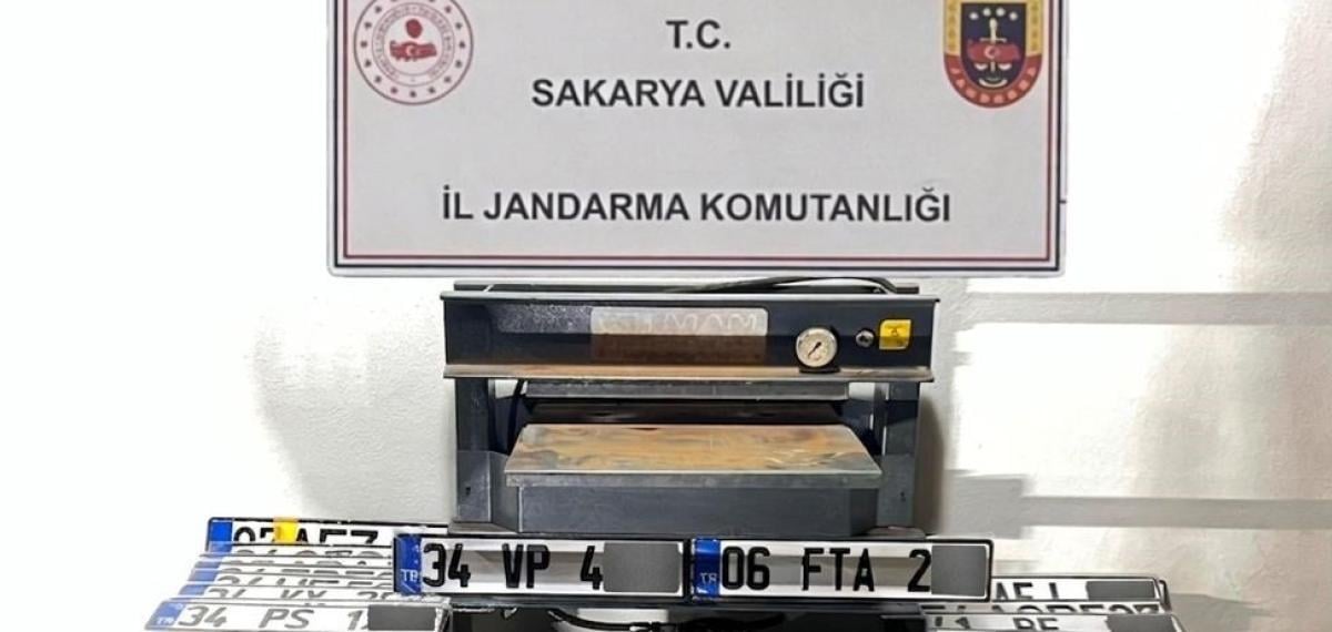 İkametlerini Sahte Plaka Atölyesine Çeviren 3 Şahıs Gözaltına Alındı