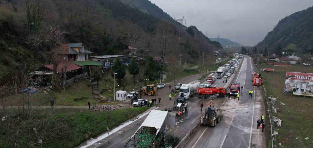 İki Tır Çarpıştı, D-650 Savaş Alanına Döndü