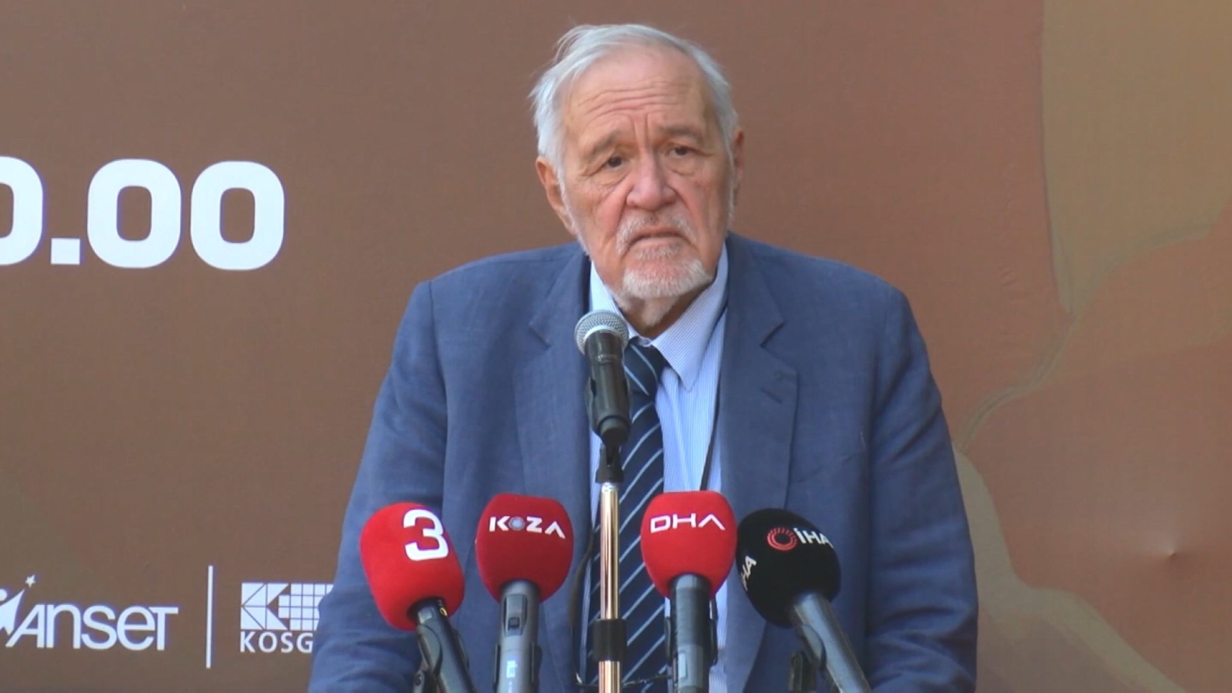 Türk Tarihçiliğinin Duayeni İlber Ortaylı Hayatını Kaybetti